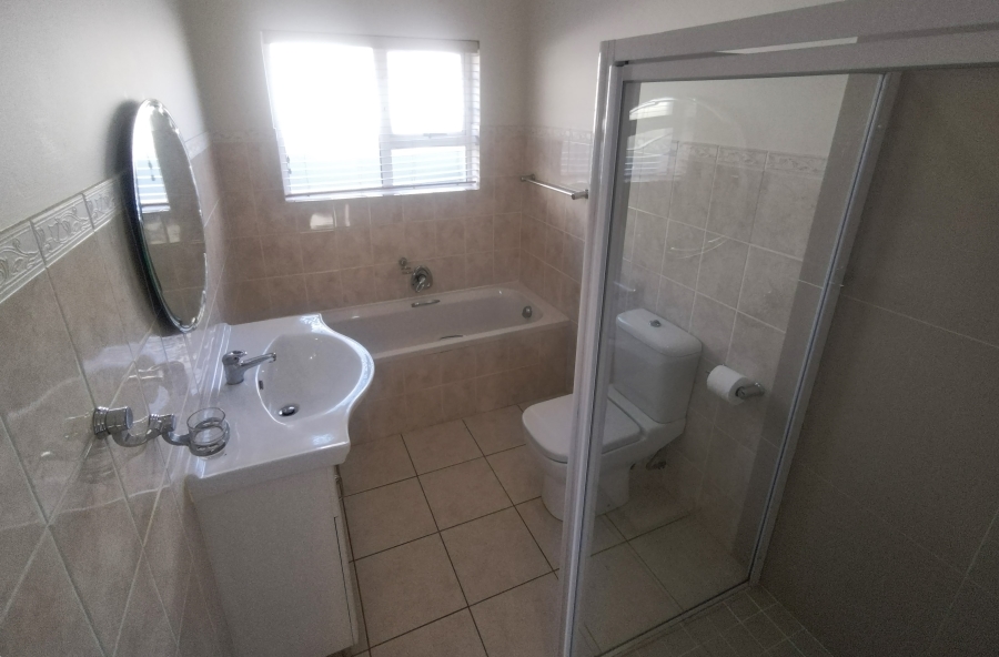 5 Bedroom Property for Sale in Wavecrest Eastern Cape